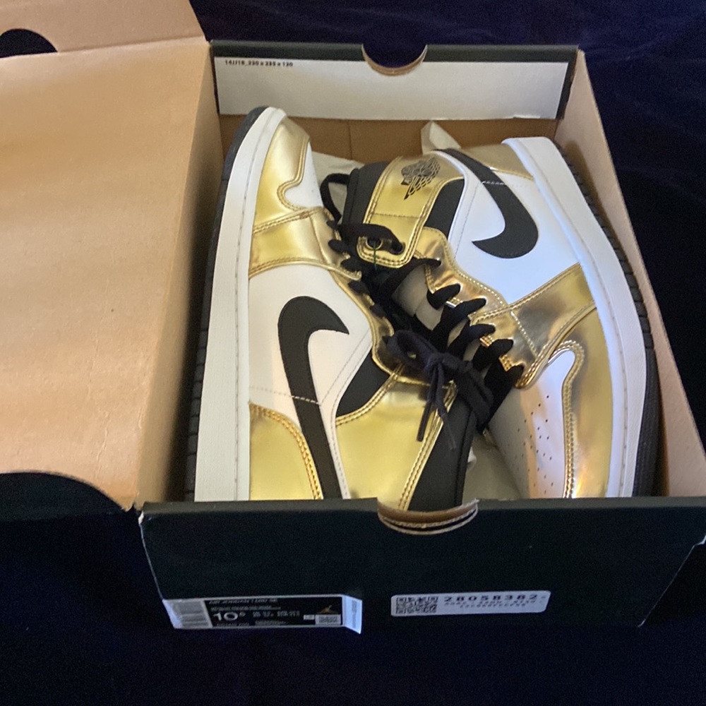 [ BRAND NEW ]  Jordan 1 mid Metallic gold/black   Mens 10.5